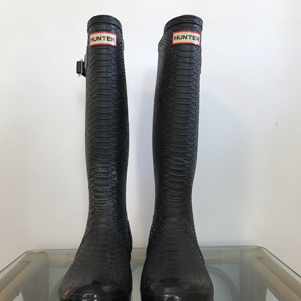 HUNTER WELLIES RAIN BOOT TALL BLACK SNAKESKIN PRINT - Picture 9 of 11